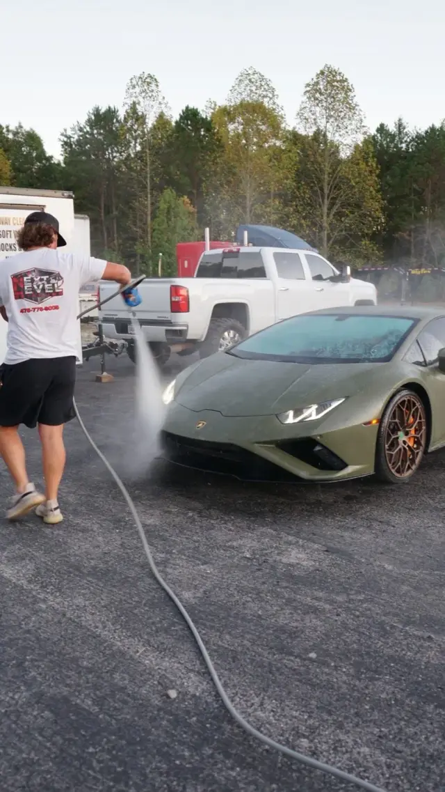 Front of a green Lamborghini Huracán during a wash