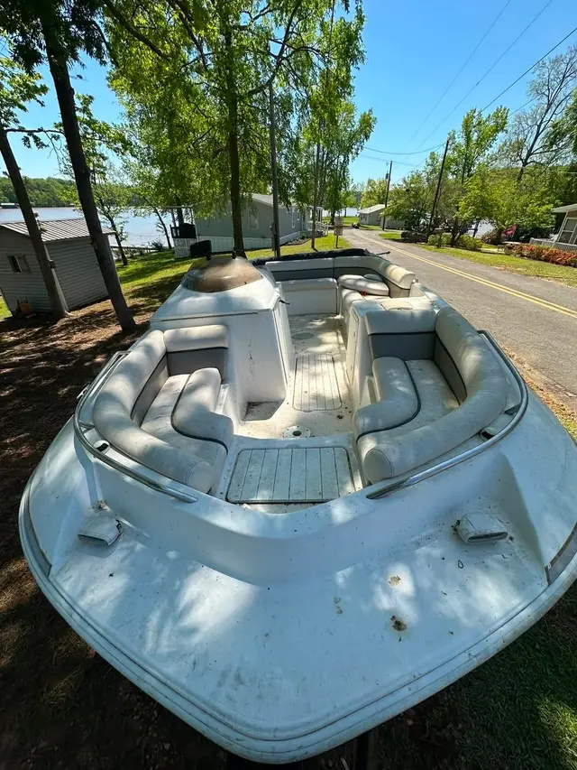 Deck boat interior upholstery and deck clean